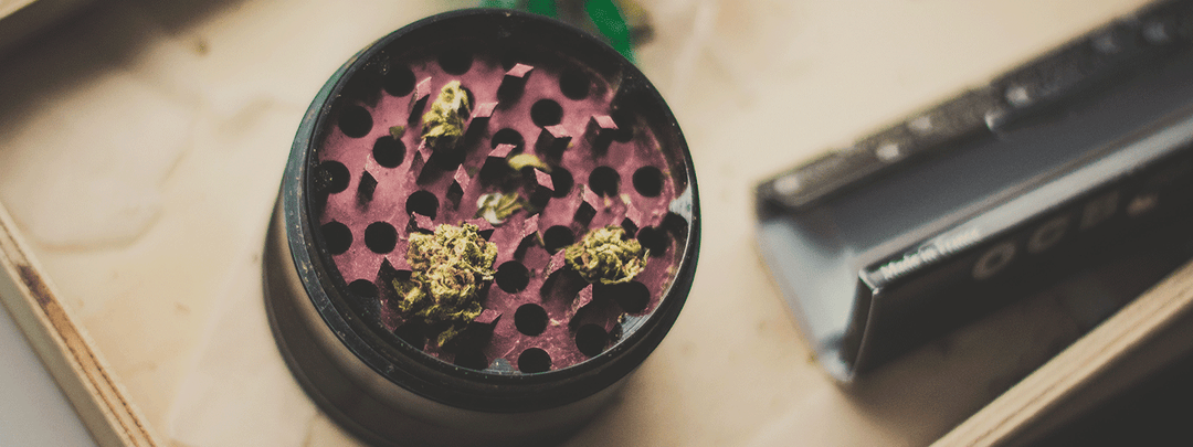 Weed Grinder and Rolling Papers - Shell Shock