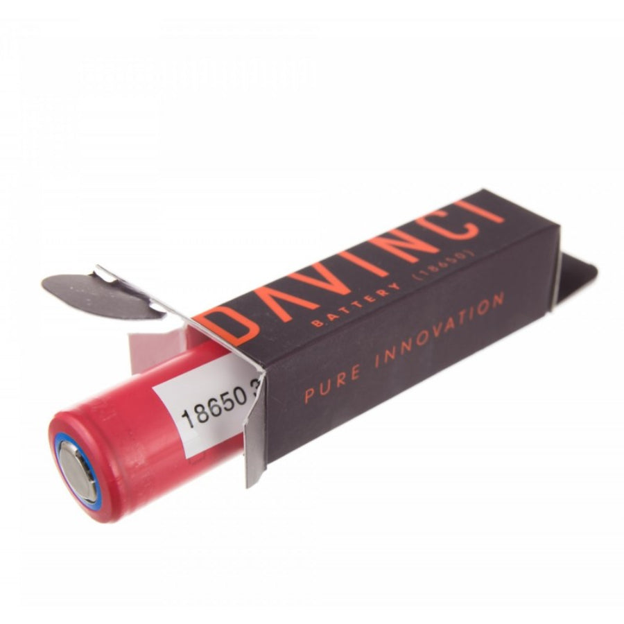 a red DaVinci battery inside a brown box with an orange DaVinci label on a white background