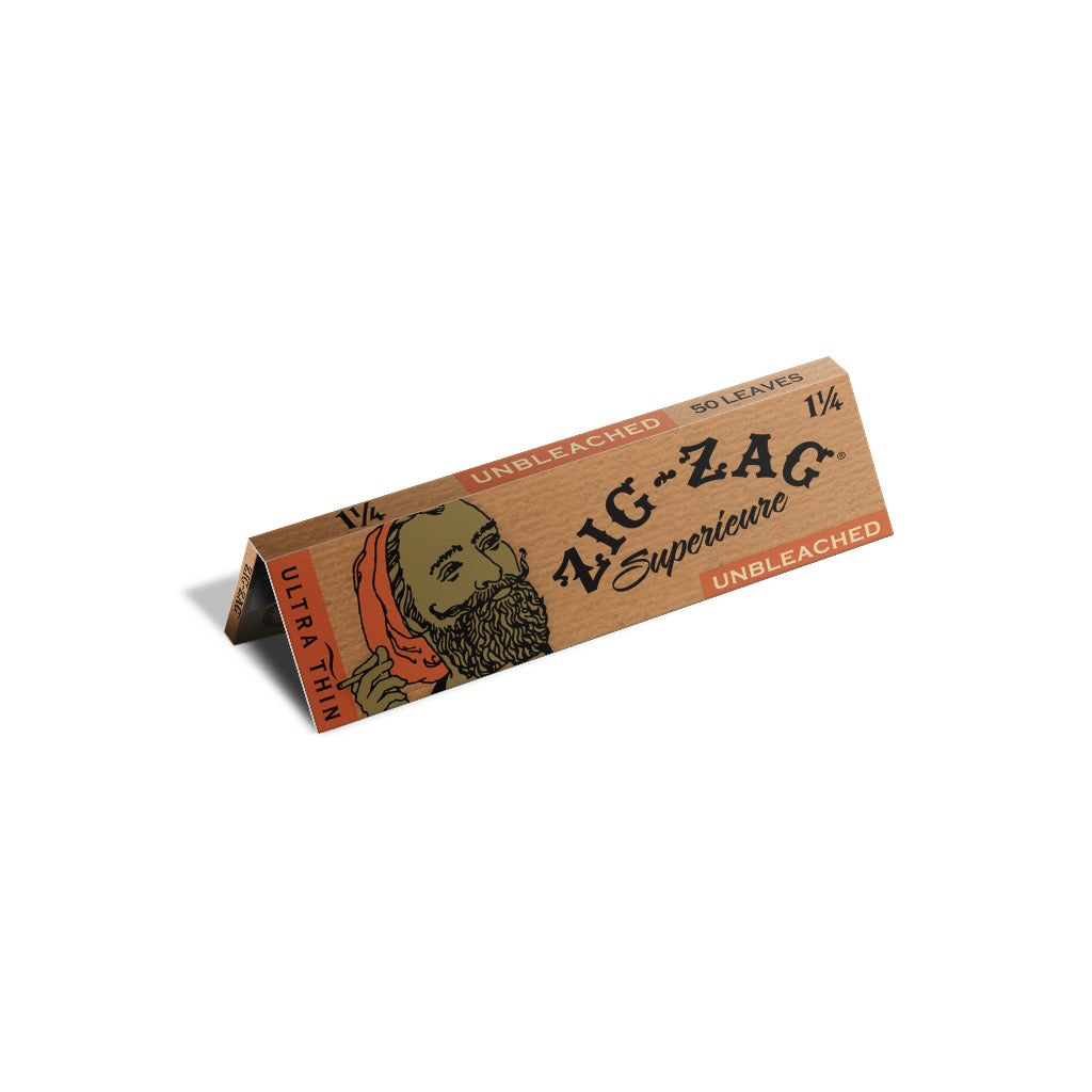 Zig-Zag rolling paper pack on a white background