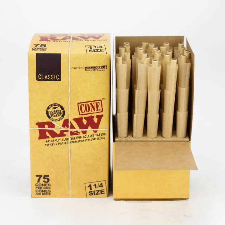 Box of 75 Raw rolling cones on a white background